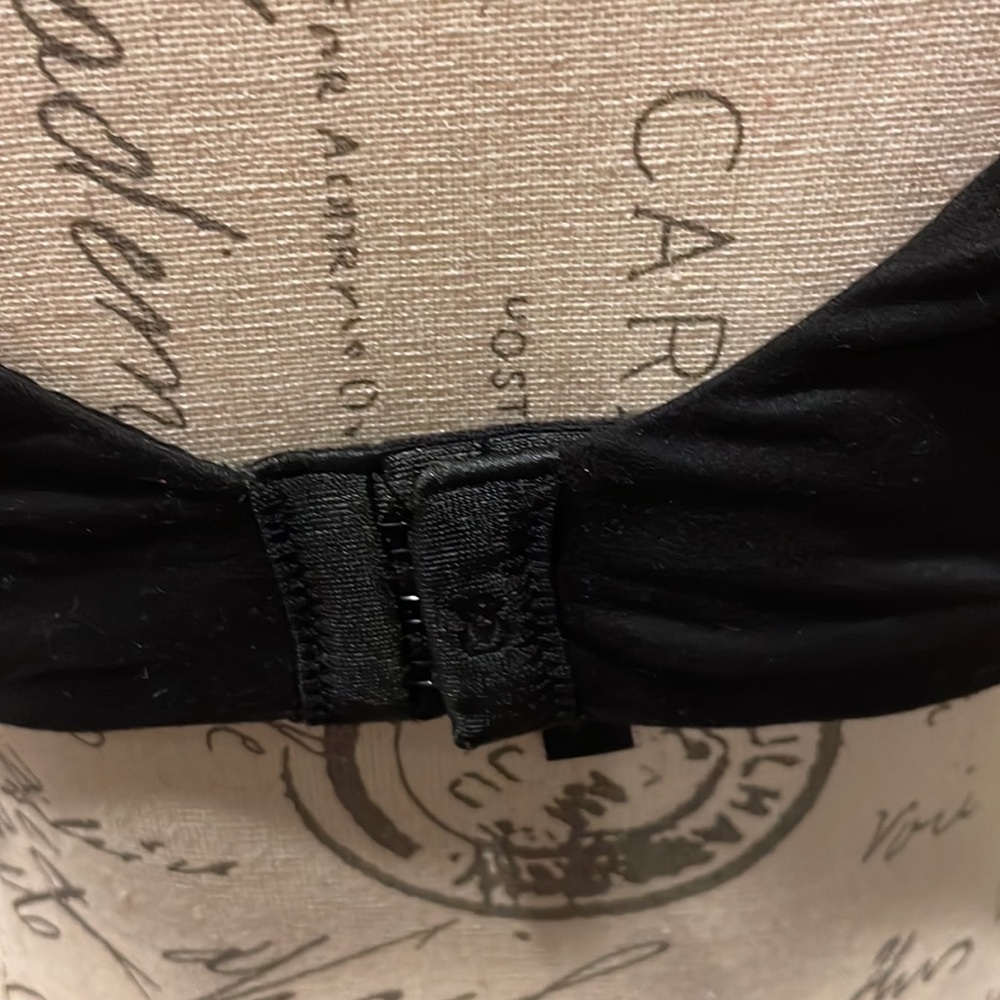EUC 38D Victoria’s Secret bra - Body by Victoria. - Picture 5 of 6